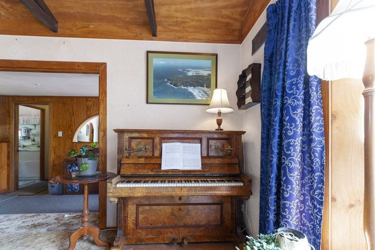 Photo of property in 9 Taupaki Road, Taupaki, Henderson, 0782