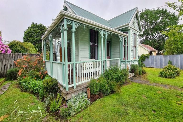 Photo of property in 10 Franklin Road, Paparoa, 0571