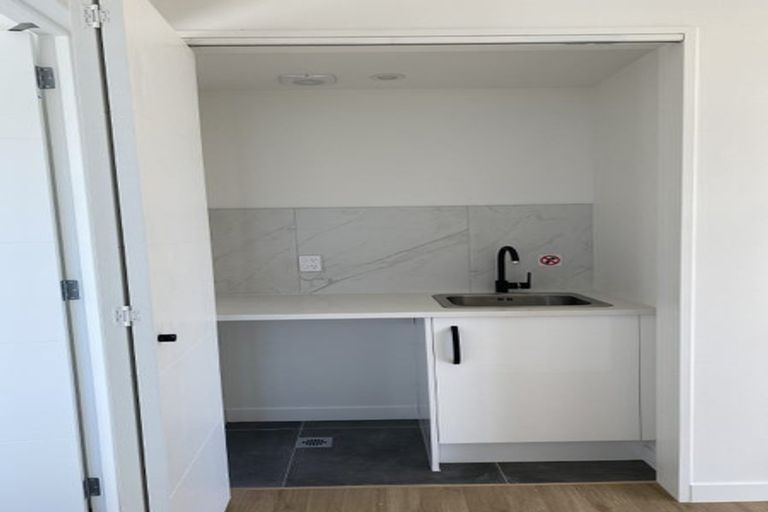 Photo of property in 2 Skua Road, Hobsonville, Auckland, 0616