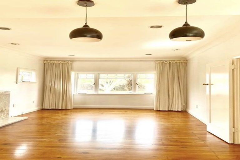 Photo of property in 27 Atkin Avenue, Mission Bay, Auckland, 1071