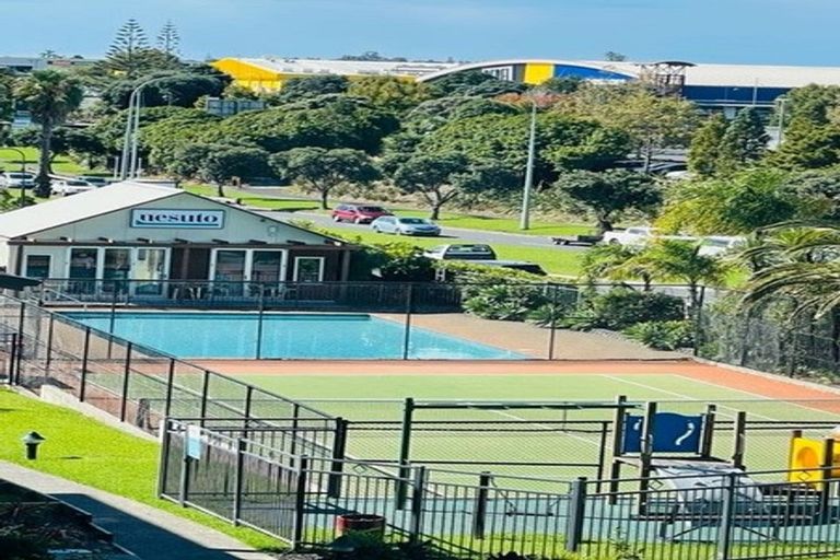 Photo of property in 1/47 Haven Drive, East Tamaki, Auckland, 2013