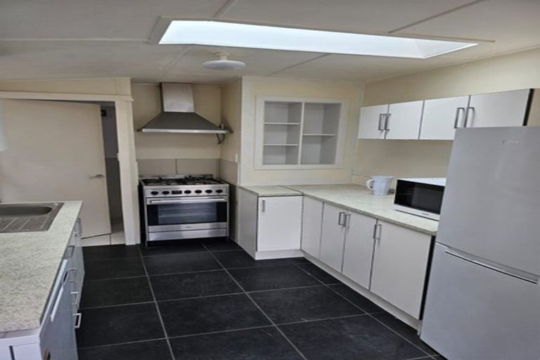 Photo of property in 6 Rixon Grove, Mount Victoria, Wellington, 6011