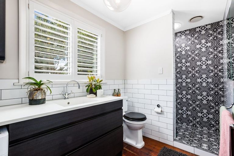 Photo of property in 138 Mana Esplanade, Paremata, Porirua, 5026