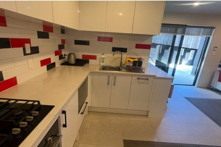 Photo of property in 8a Palmer Avenue, Glen Eden, Auckland, 0602