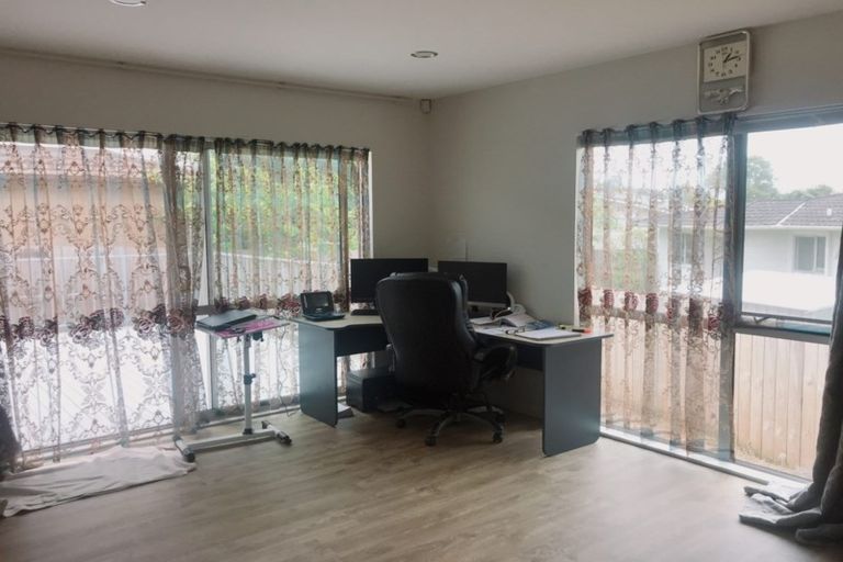 Photo of property in 13 Medina Place, Half Moon Bay, Auckland, 2012