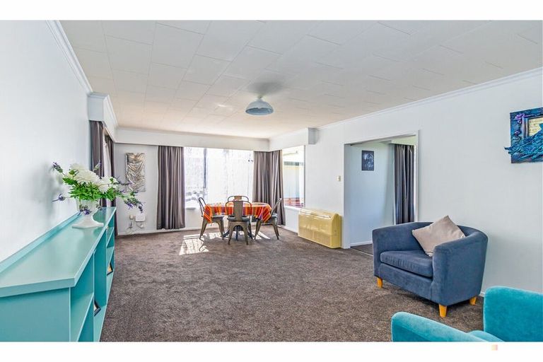 Photo of property in 10a-b Churchill Place, Waimate, 7924