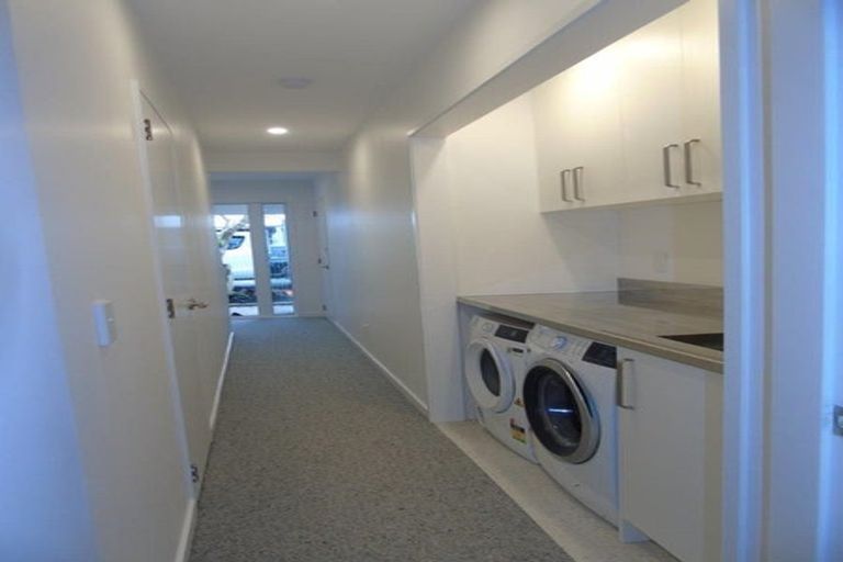 Photo of property in 14 Lawson Place, Mount Victoria, Wellington, 6011