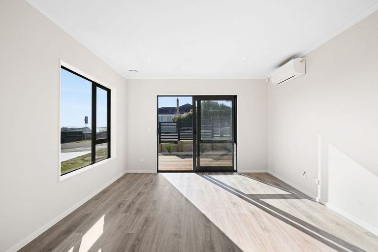 Photo of property in 1/1 Mitcham Avenue, Forest Lake, Hamilton, 3200