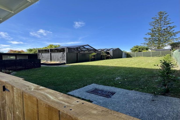 Photo of property in 3 Hartley Terrace, Massey, Auckland, 0614