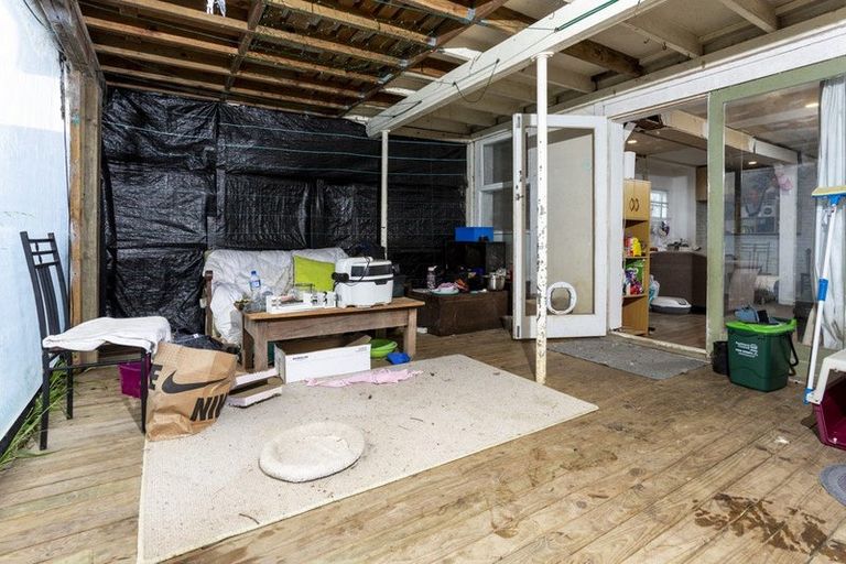 Photo of property in 71 Lauderdale Road, Birkdale, Auckland, 0626