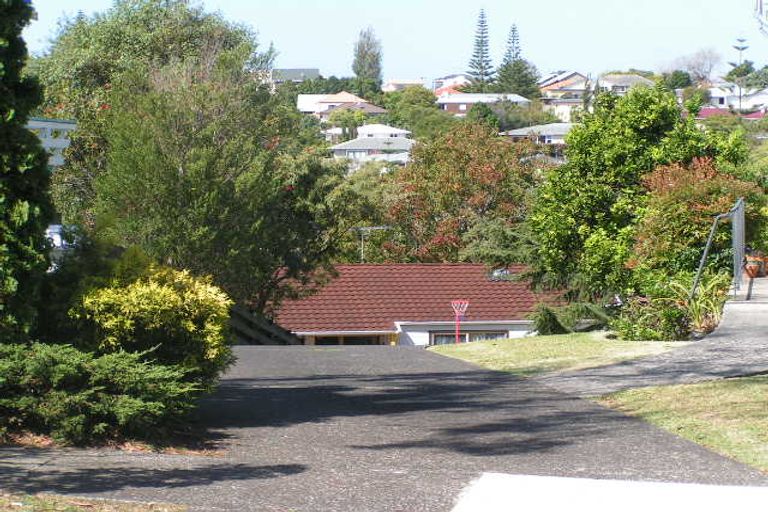 Photo of property in 2/28 Knightsbridge Drive, Forrest Hill, Auckland, 0620