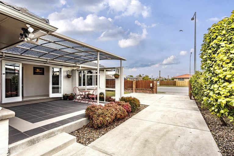 Photo of property in 262 Main North Road, Redwood, Christchurch, 8051
