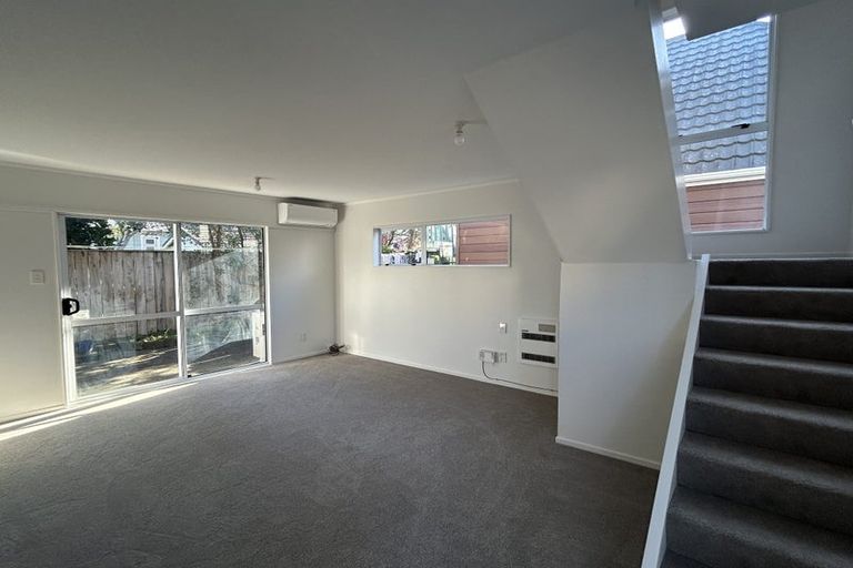 Photo of property in 3/15 Apu Crescent, Lyall Bay, Wellington, 6022