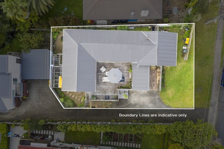 Photo of property in 21 Lyons Avenue, Murrays Bay, Auckland, 0630