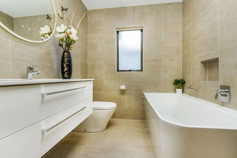 Photo of property in 724a East Coast Road, Pinehill, Auckland, 0632