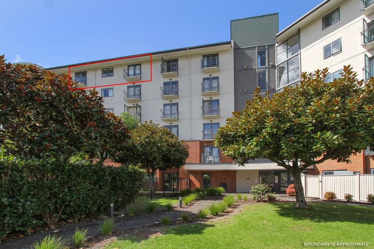 Photo of property in 5b/10 Crown Lynn Place, New Lynn, Auckland, 0600