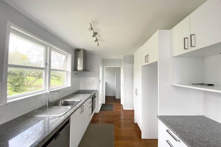 Photo of property in 98 Lauderdale Road, Birkdale, Auckland, 0626