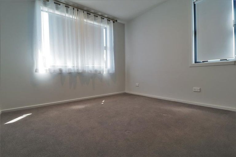 Photo of property in 1 Swamp Kauri Grove, Papakura, 2110