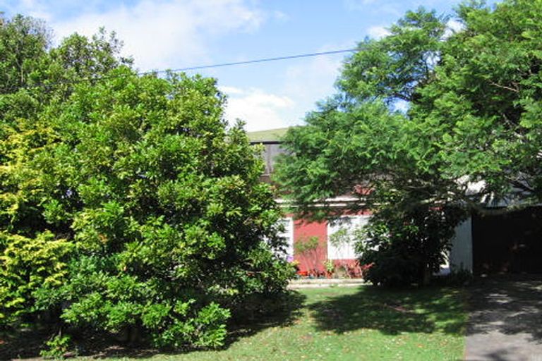 Photo of property in 44 Barrys Road, Glendene, Auckland, 0602