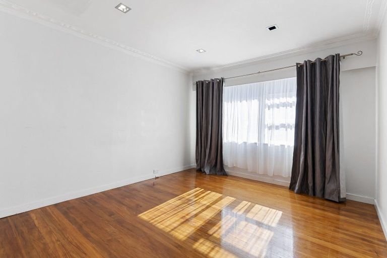 Photo of property in 83 Matipo Road, Mairangi Bay, Auckland, 0630