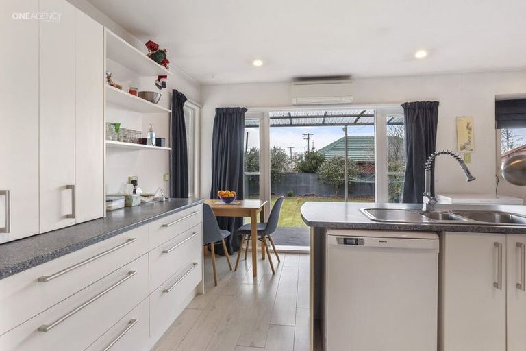 Photo of property in 262 Main North Road, Redwood, Christchurch, 8051