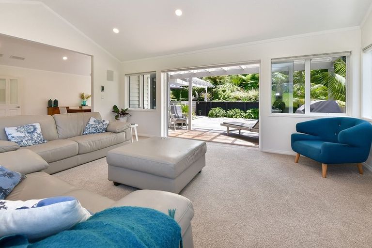 Photo of property in 20 Whale Cove, Stanmore Bay, Whangaparaoa, 0932