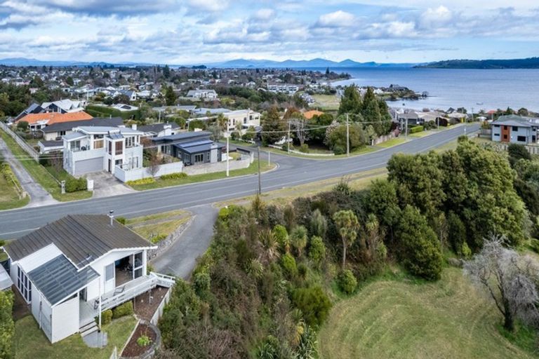 Photo of property in 32 Shepherd Road, Waipahihi, Taupo, 3330