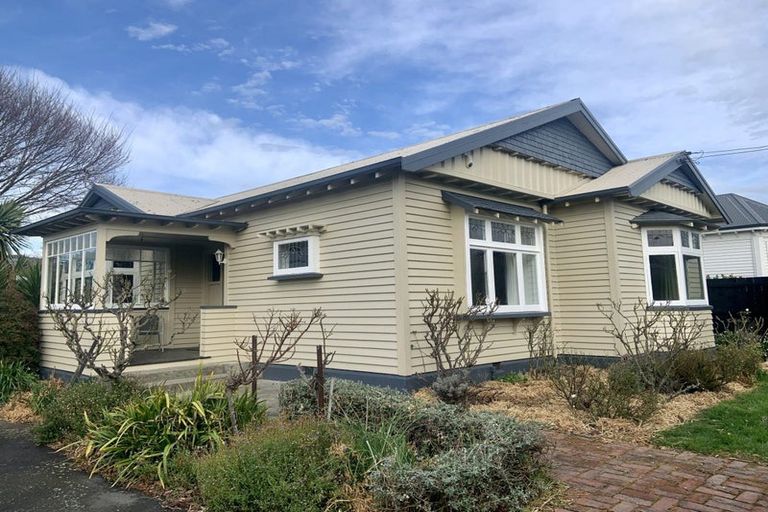 Photo of property in 100 Somerfield Street, Somerfield, Christchurch, 8024