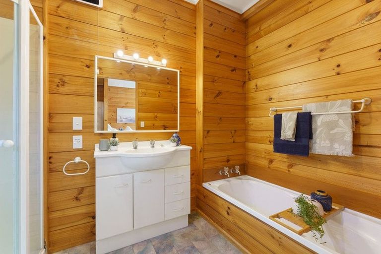 Photo of property in 89 Tutere Street, Waikanae Beach, Waikanae, 5036