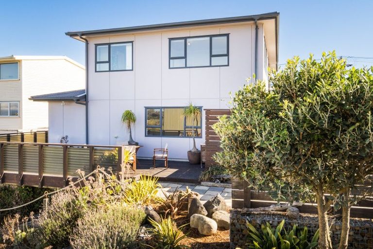 Photo of property in 17 Marine Parade South, Foxton Beach, Foxton, 4815