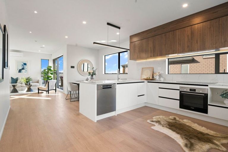 Photo of property in 1d Clematis Avenue, Murrays Bay, Auckland, 0630