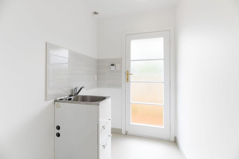 Photo of property in 5 Glenford Lane, Te Atatu Peninsula, Auckland, 0610