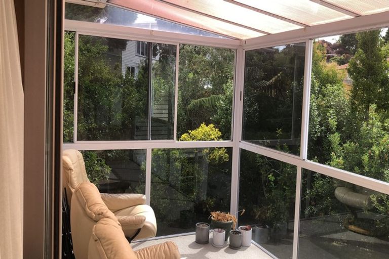 Photo of property in 21 Battle Place, Glenfield, Auckland, 0629