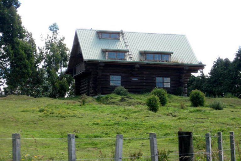 Photo of property in 38 Ameku Road, Raetihi, 4632