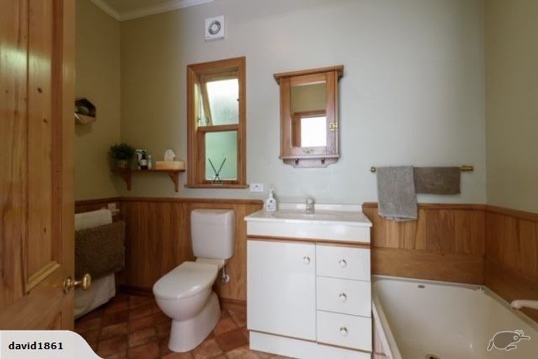 Photo of property in 11 Albemarle Road, Northland, Wellington, 6012