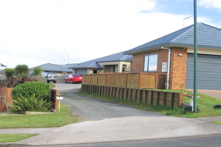 Photo of property in 9 Hollinger Place, Nawton, Hamilton, 3200