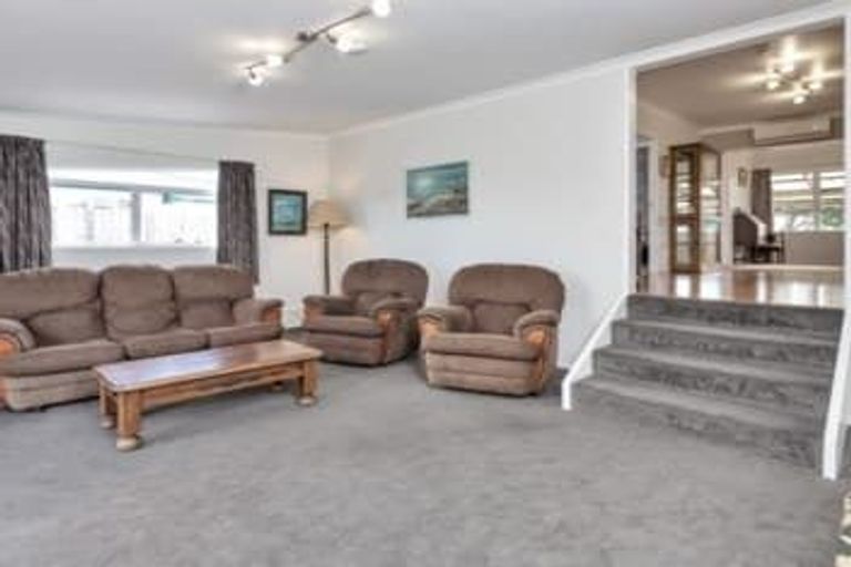 Photo of property in 13 Karoro Road, One Tree Point, 0118