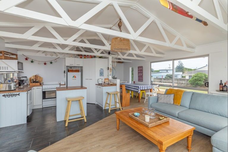 Photo of property in 12 Rangitane Street, Himatangi Beach, Foxton, 4891