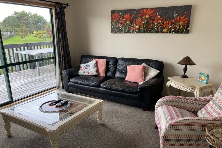 Photo of property in 166 Torkar Road, Clarks Beach, 2122