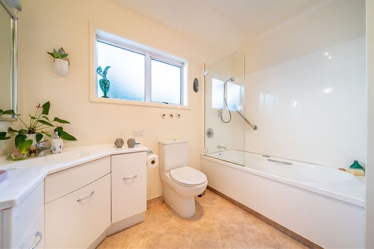 Photo of property in 86 Pinehaven Road, Pinehaven, Upper Hutt, 5019