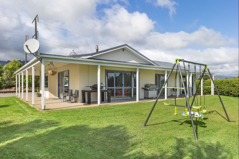Photo of property in 2 Wallace Loop Road, Koputaroa, Levin, 5571