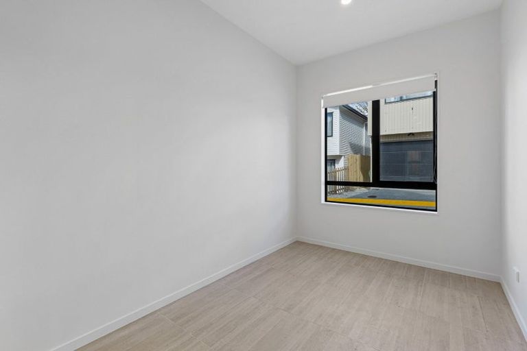 Photo of property in 11/116 Colwill Road, Massey, Auckland, 0614