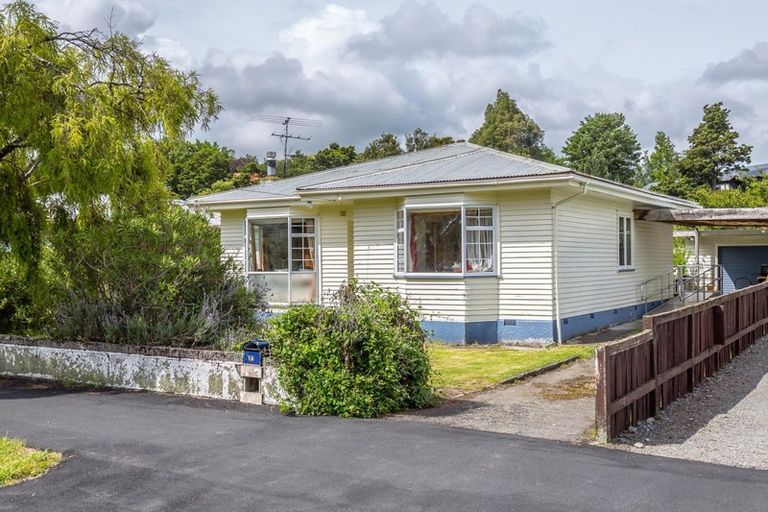 Photo of property in 16 Oxford Street, Lansdowne, Masterton, 5810