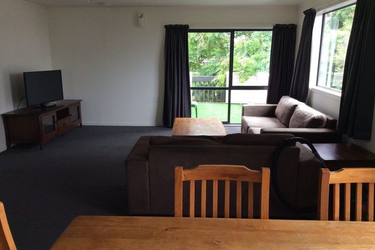 Photo of property in 8c Schnapper Rock Road, Schnapper Rock, Auckland, 0632