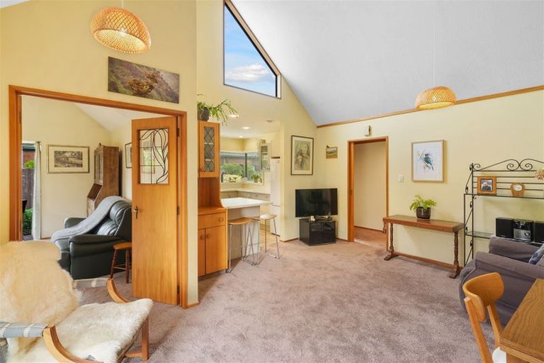 Photo of property in 2/6 Cricklewood Place, Avonhead, Christchurch, 8042