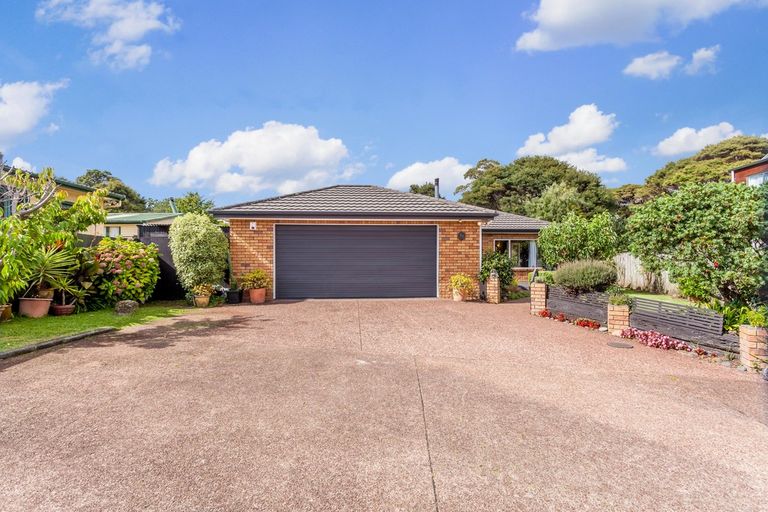 Photo of property in 22 Sherrybrooke Place, Sunnyvale, Auckland, 0612