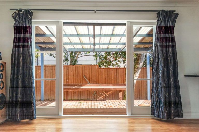 Photo of property in 1/110 Lynwood Road, New Lynn, Auckland, 0600