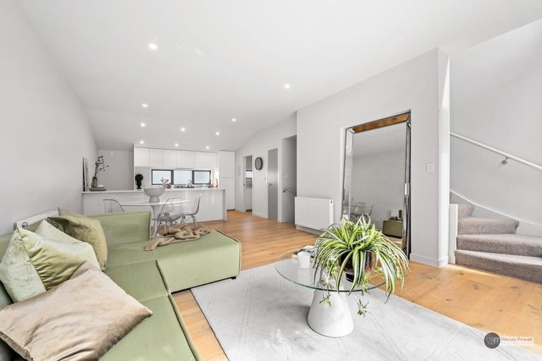 Photo of property in 5a Park Street, Thorndon, Wellington, 6011