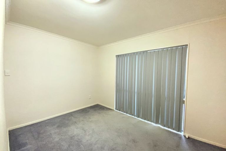 Photo of property in 11 Newbegin Place, Weymouth, Auckland, 2103