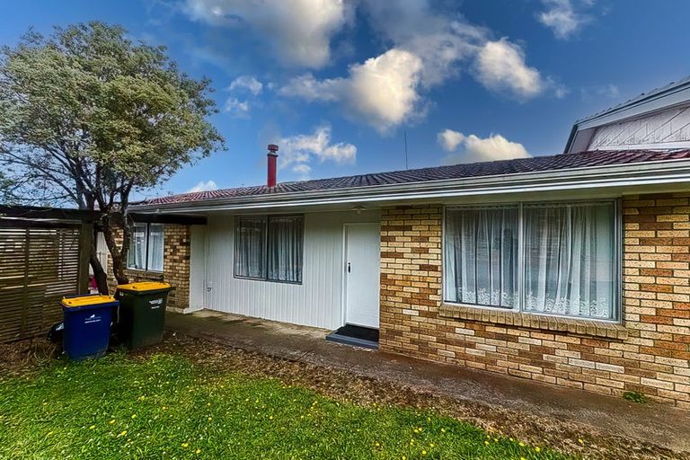 Photo of property in 2/117 Astley Avenue, New Lynn, Auckland, 0600